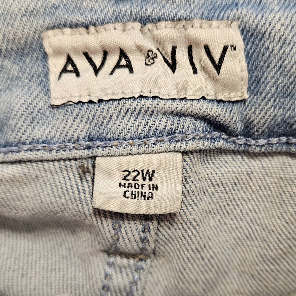 Ava & Viv Light Wash Straight Leg High Rise Frayed Hem 22W - Picture 3 of 3